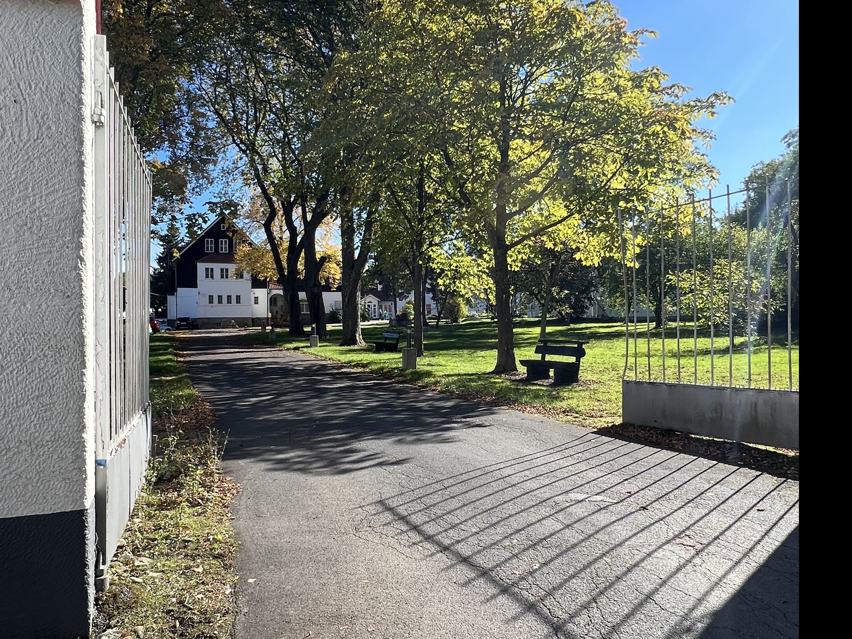 Zufahrt zum Klinikgelände