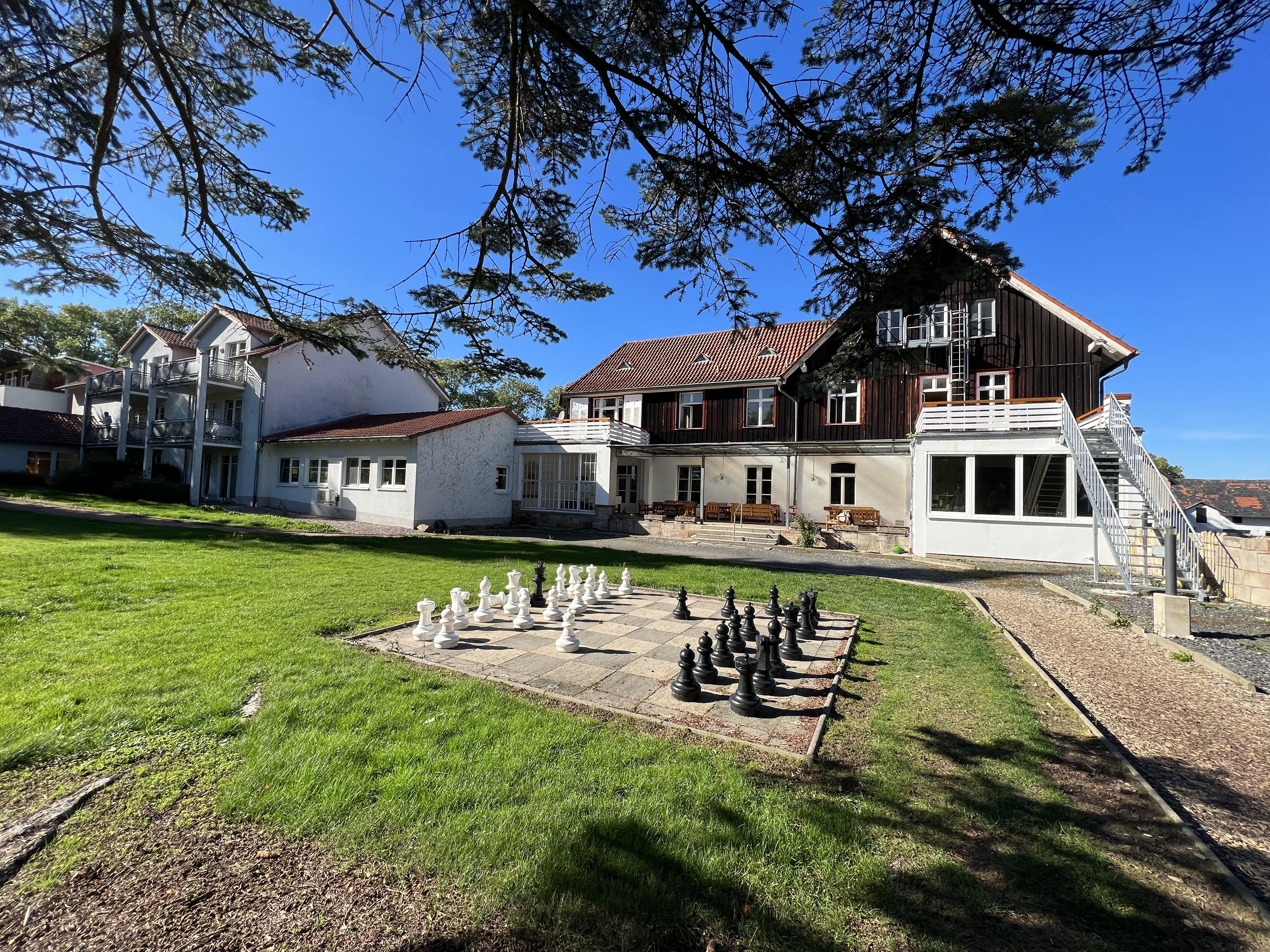 Großes Schachfeldbrett im Aussenbereich