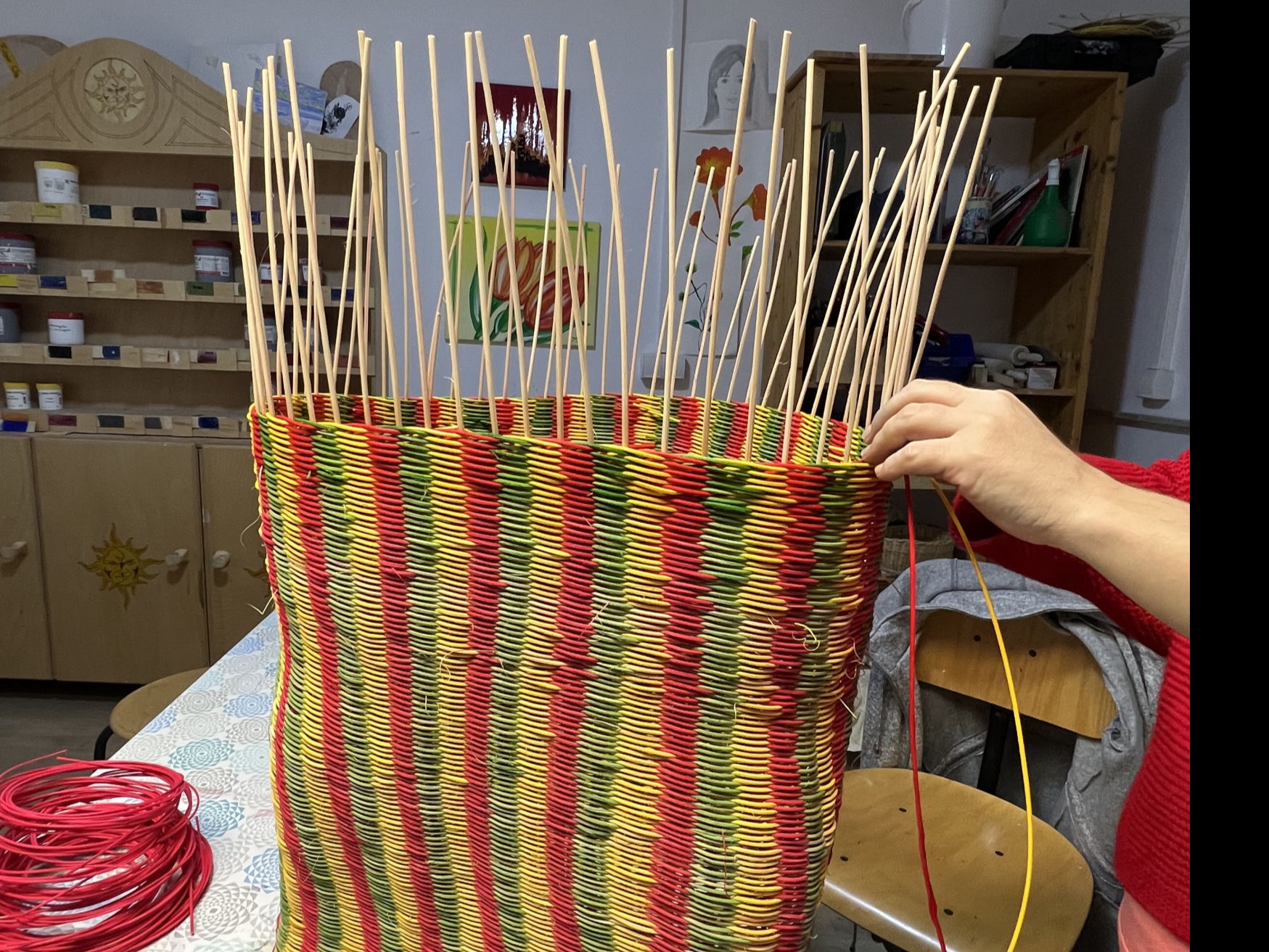 Arbeits- und Ergotherapie Werkstatt der Klinik - Korbflechten